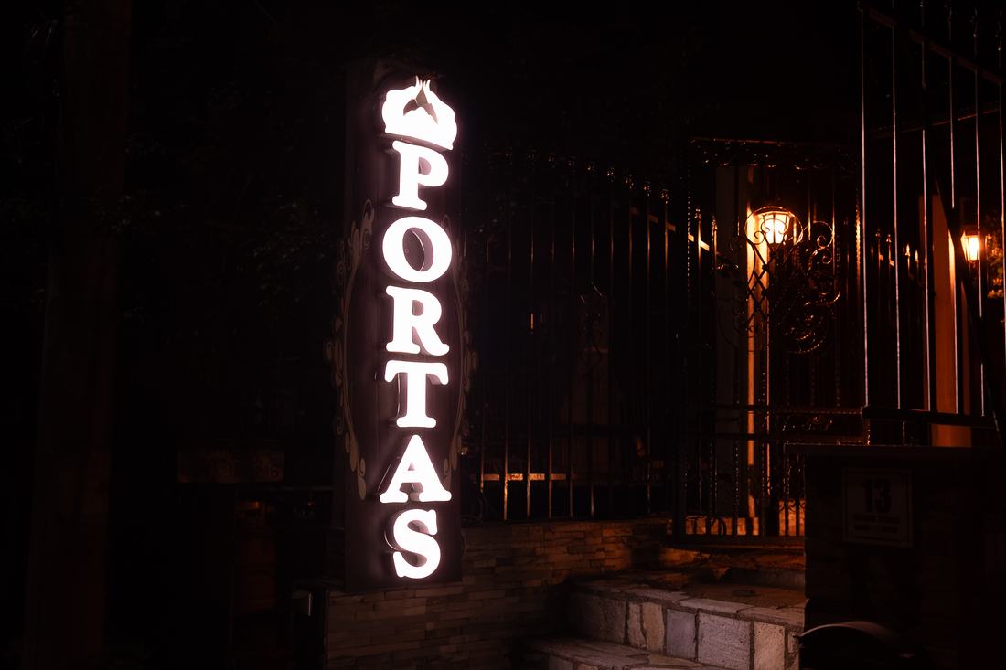 Firma Portas, noaptea