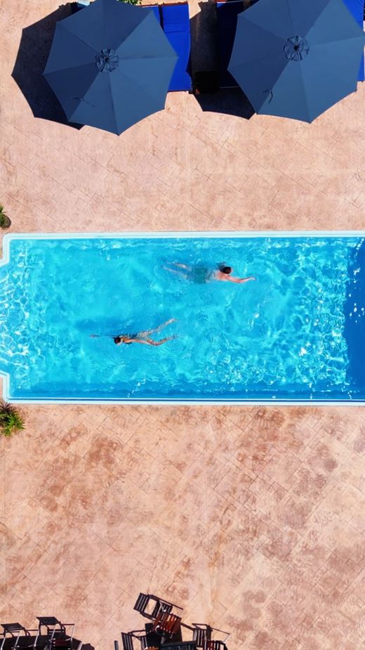 Reel: o zi la piscină